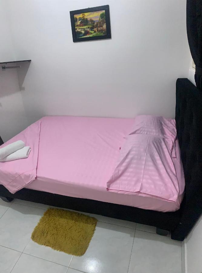 Hotel42-33 Cali Bagian luar foto