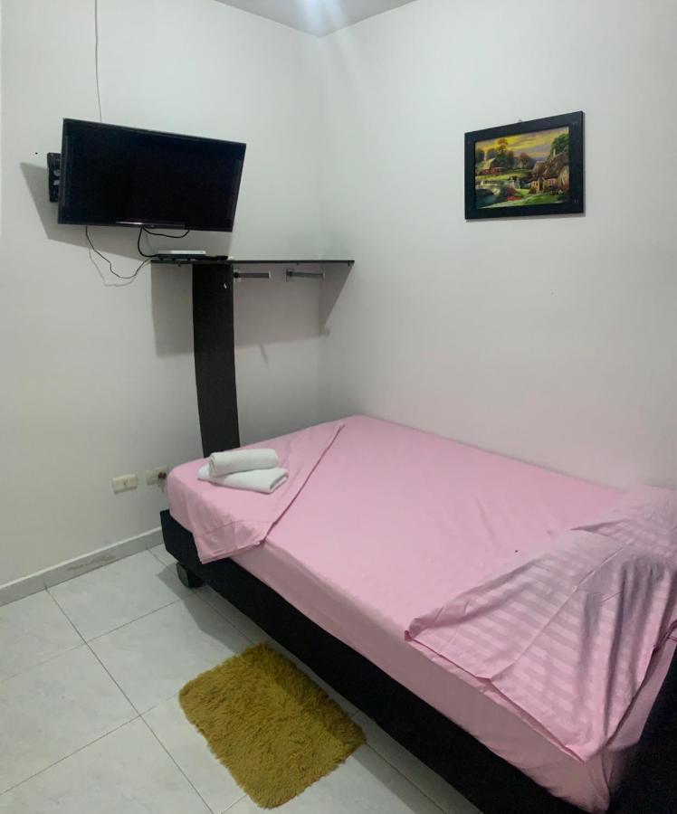 Hotel42-33 Cali Bagian luar foto
