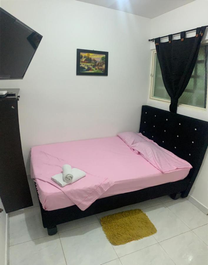 Hotel42-33 Cali Bagian luar foto
