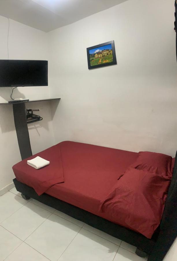 Hotel42-33 Cali Bagian luar foto
