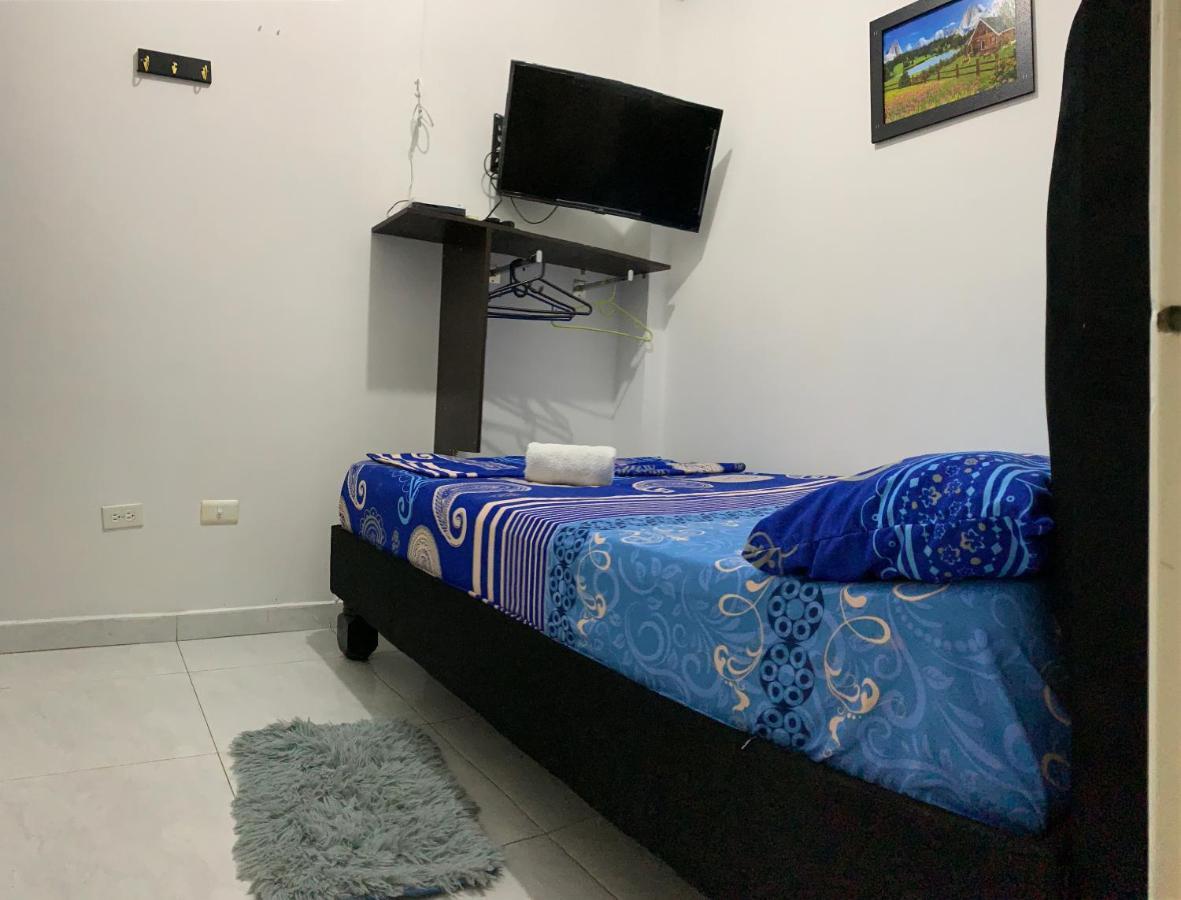 Hotel42-33 Cali Bagian luar foto