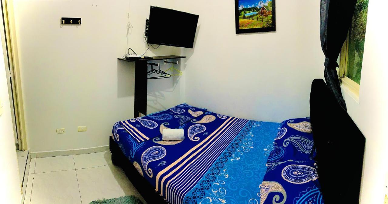 Hotel42-33 Cali Bagian luar foto