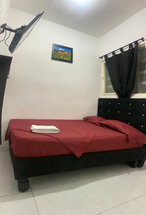 Hotel42-33 Cali Bagian luar foto